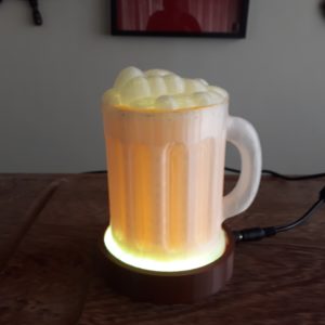 Luminaria abajur Artesanal Caneca de Chopps com iluminação de Led e Rgb.